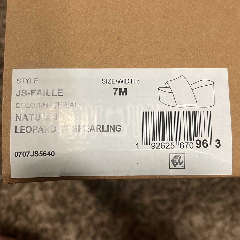 Jessica Simpsons platform leopard sandal, never worn - Picture 3 of 3